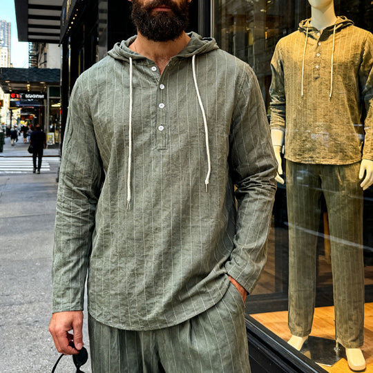 Herren nan Kapuzenshirt aus Leinenmix mit halber Knopfleiste und Nadelstreifen