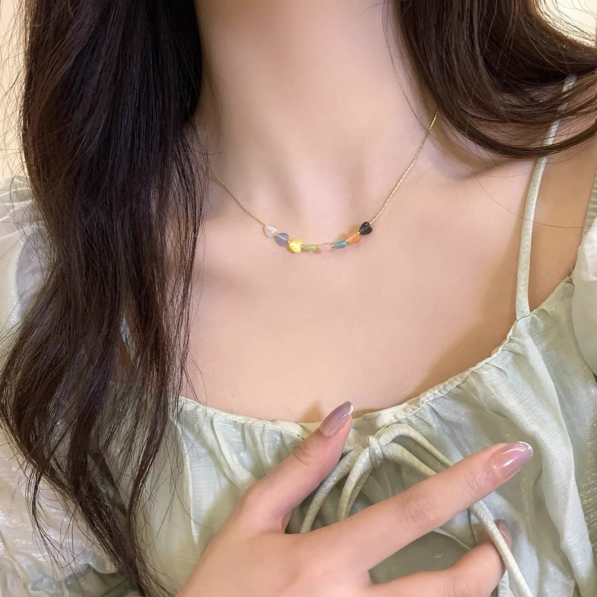 Damen Halskette mit bunten Halbedelsteinen und zartem Goldketten-Design Shop Nory