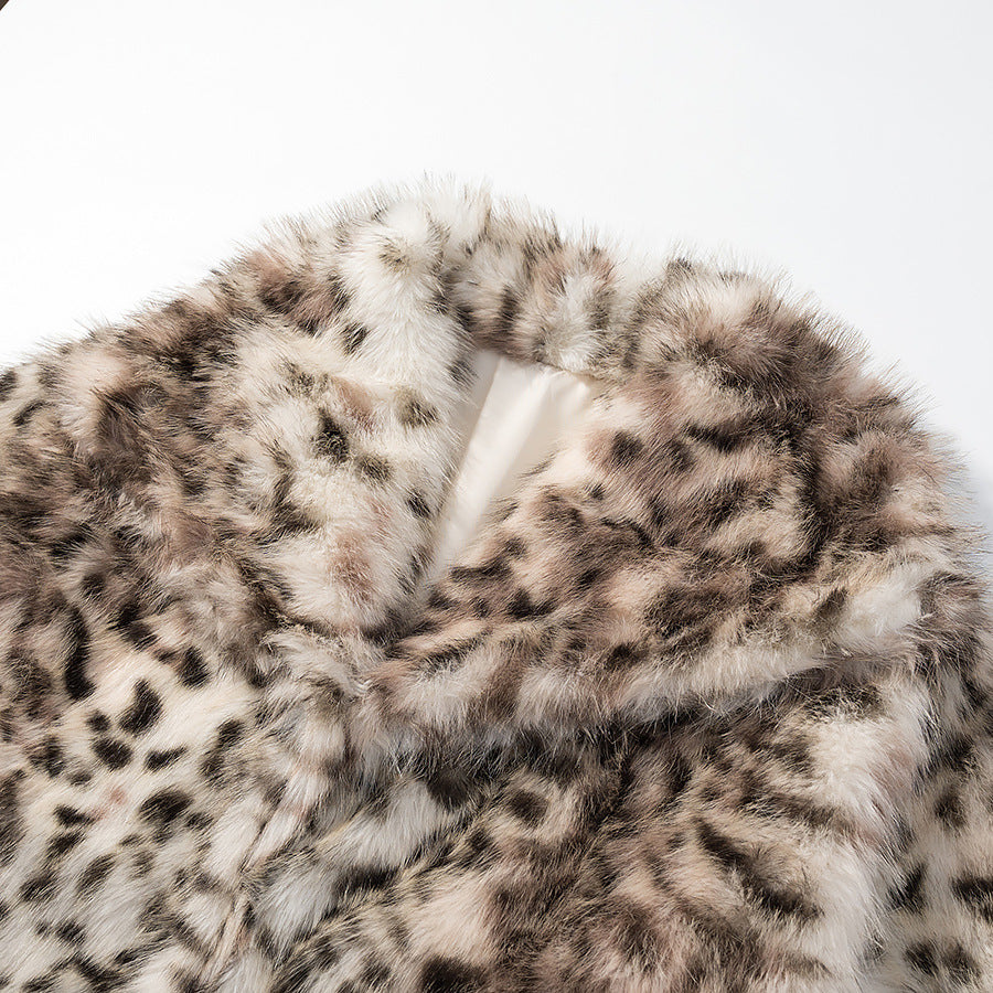 Damen Kurz geschnittener kuscheliger Kunstpelz-Mantel mit Leopardenmuster und Stehkragen Shop Nory