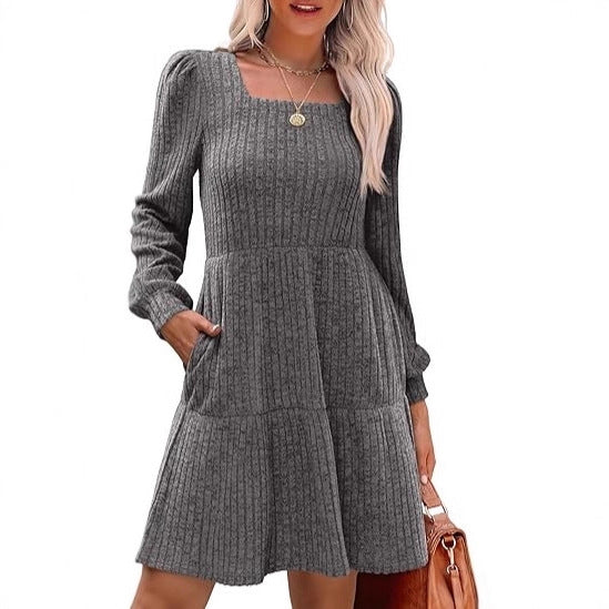 Damen Gestricktes A‑Linien‑Minikleid mit quadratischem Ausschnitt, Stufenrock und Eingrifftaschen Shop Nory
