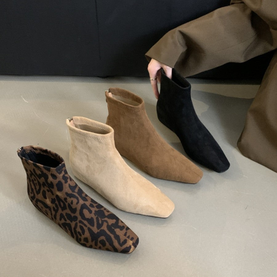 Damen modische Ankle Boots aus feinem Wildleder mit spitzem Schnitt und leichter Keilsohle