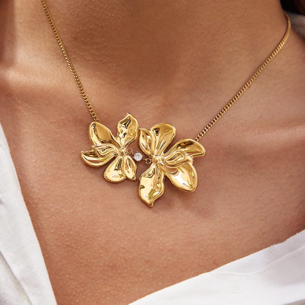 Damen Halskette mit elegantem Blumenanhänger aus hypoallergenem Edelstahl Shop Nory