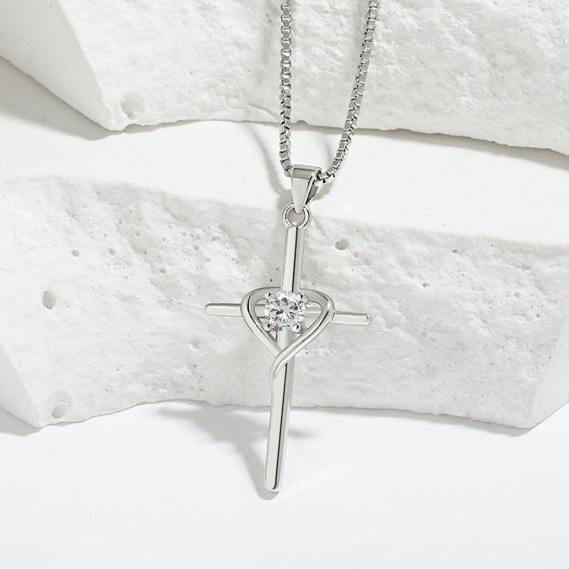 Damen Kreuz-Anhänger mit Herzen und funkelndem Zirkonia Shop Nory