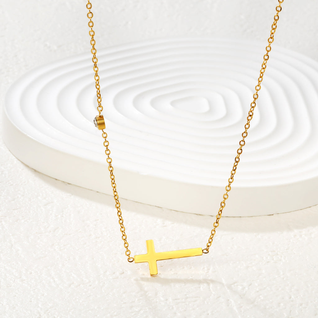 Damen Halskette mit herzförmigem Kristallanhänger und eleganter Kettengestaltung Shop Nory