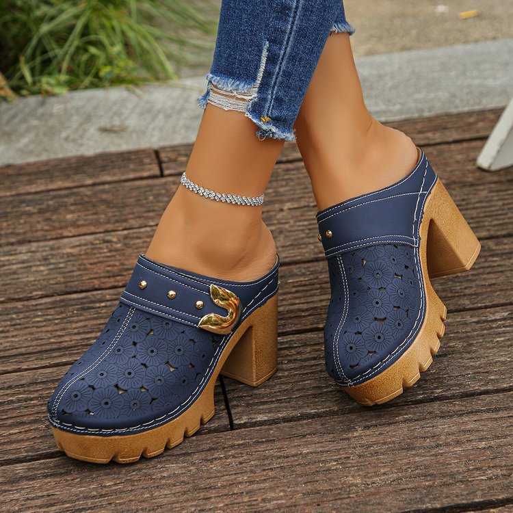 Damen Plateau-Mules mit grober Profilsohle, mittelhohem Blockabsatz und Zierschnalle Shop Nory