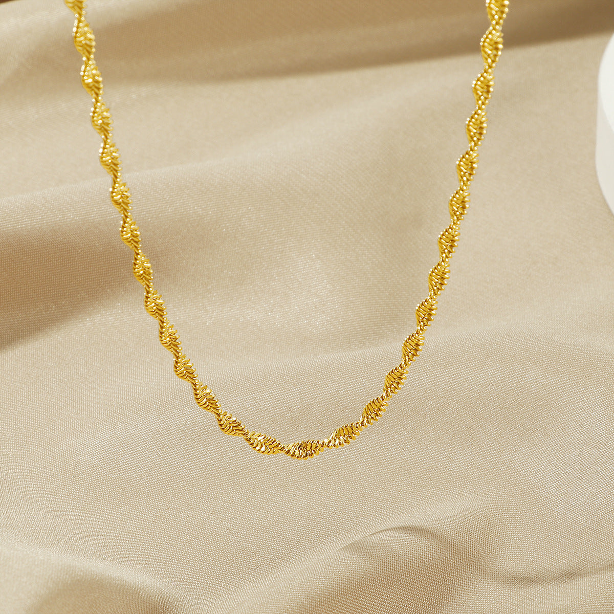 Damen verdrehte Goldseil-Kettenhalskette Shop Nory