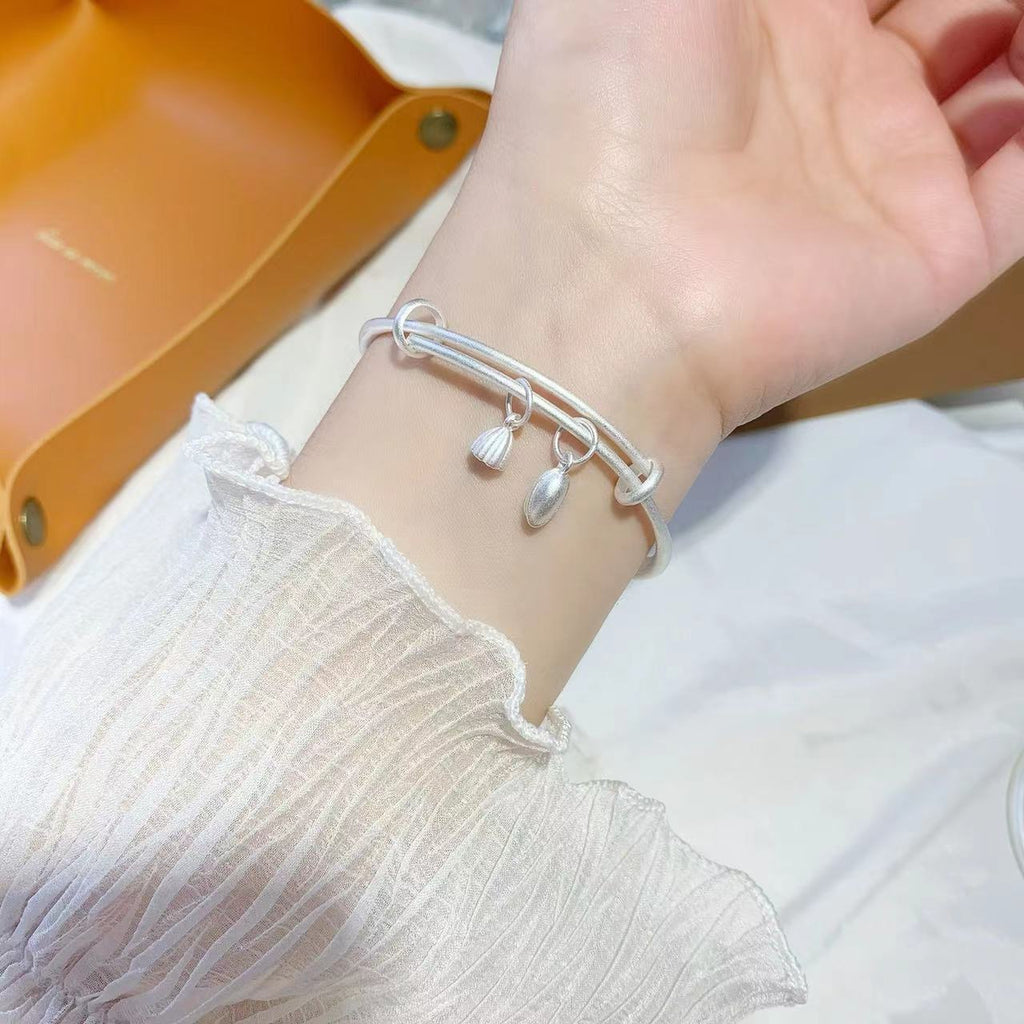Damenarmband mit filigranem Blattmotiv und funkelnden Akzenten Shop Nory