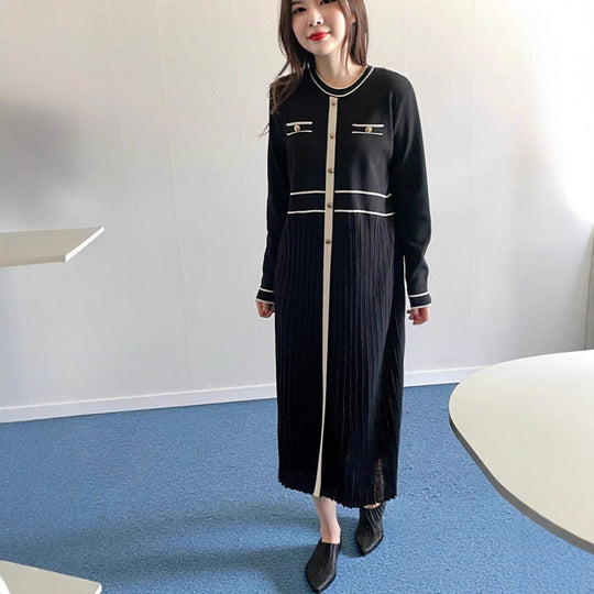 Damen Elegantes Longstrickkleid mit Kontrastpaspel, dekorativer Knopfleiste und plissiertem Rock Shop Nory