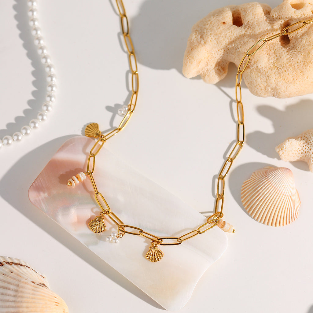 Damen Halskette mit muschelverzierten Anhängern aus hypoallergenem Edelstahl Shop Nory