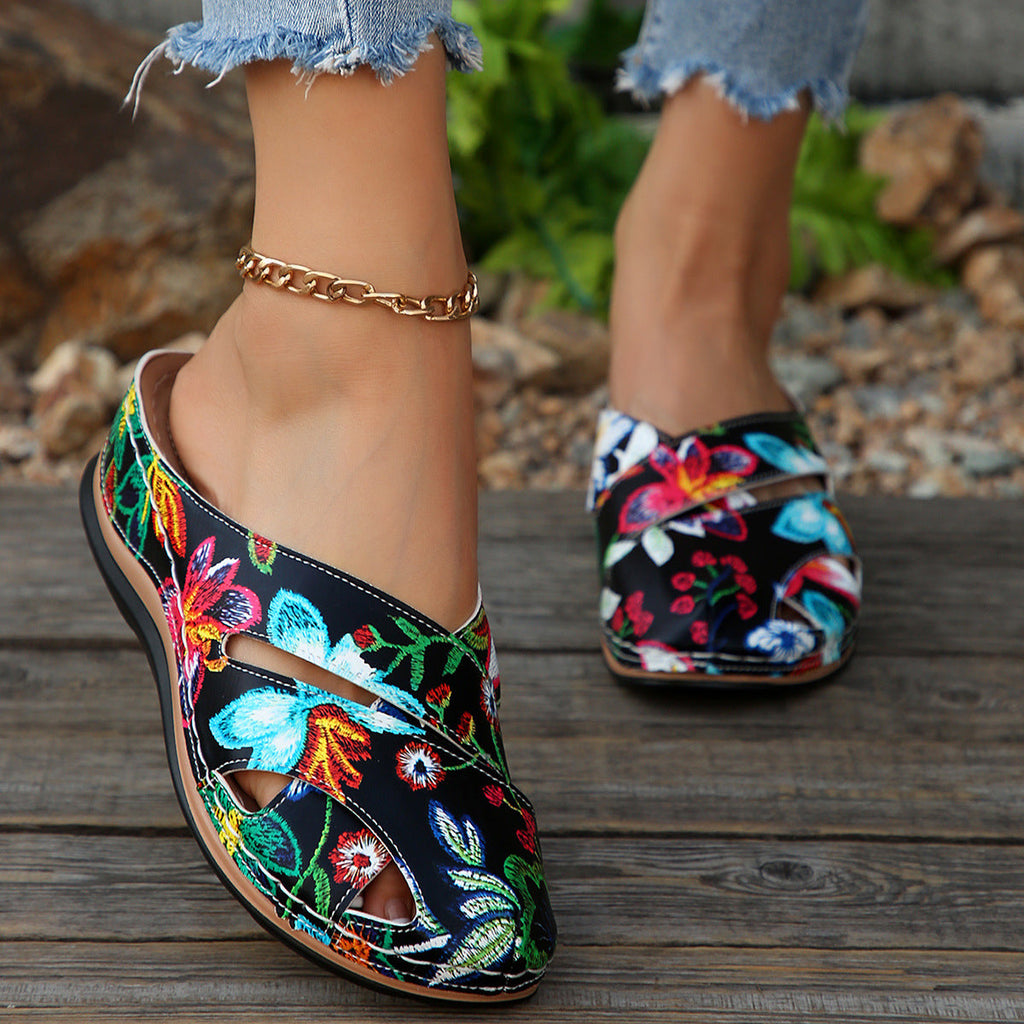 Damen Komfortable Clogs mit dekorativen floralen Stickereien Shopnory