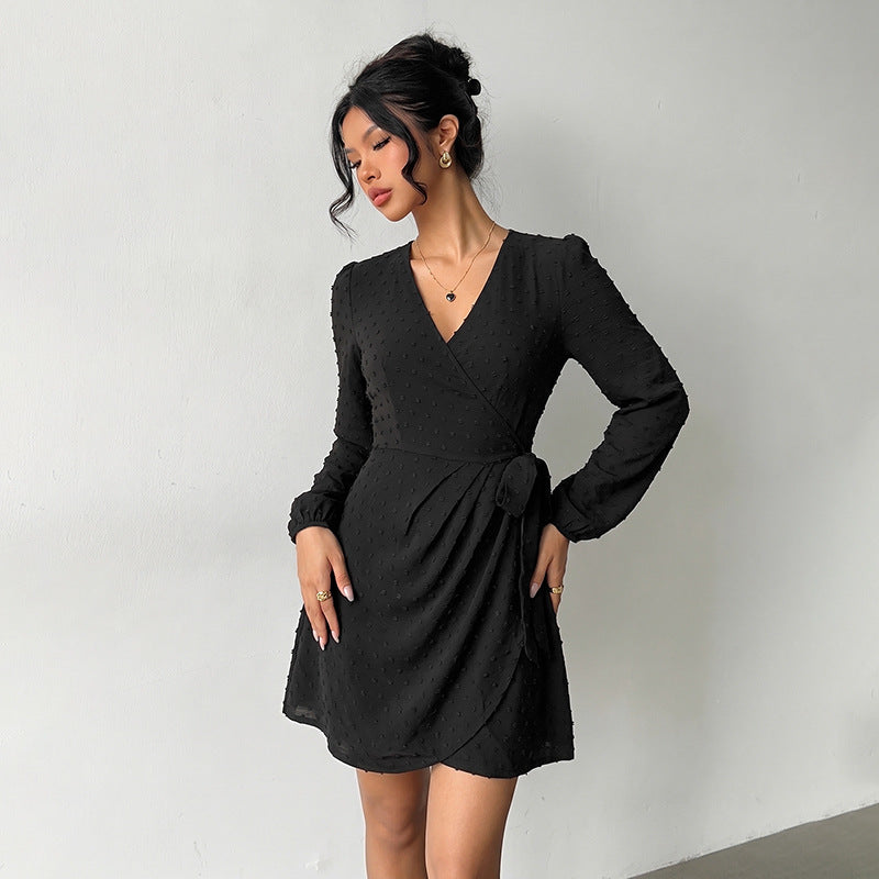 Damen Wickel-Minikleid mit V-Ausschnitt, Punkteffekt, geraffter Taillenpartie und langen Ärmeln Shop Nory