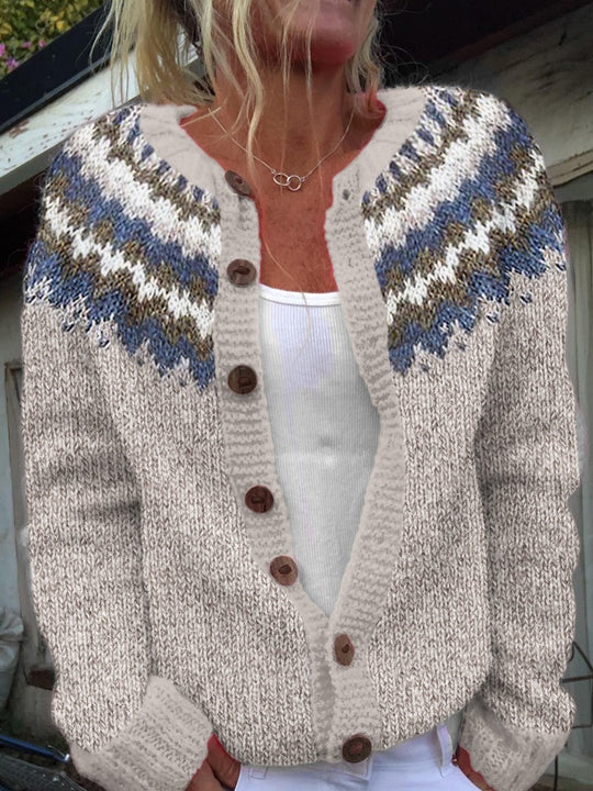 Damen nan gemusterte Strickjacke mit Rundpasse, Holzknöpfen und Eingrifftaschen Shop Nory