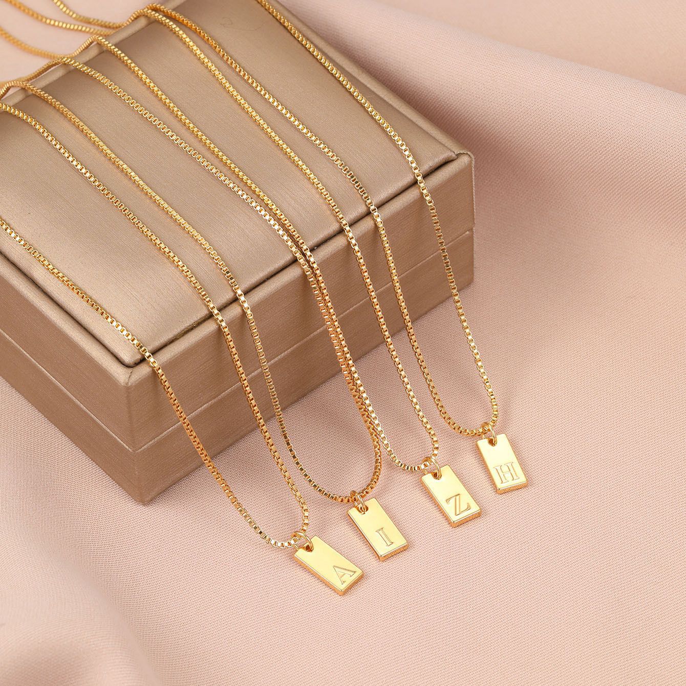 Damen Halskette mit personalisiertem Anhänger aus hochwertigem Edelstahl Shop Nory