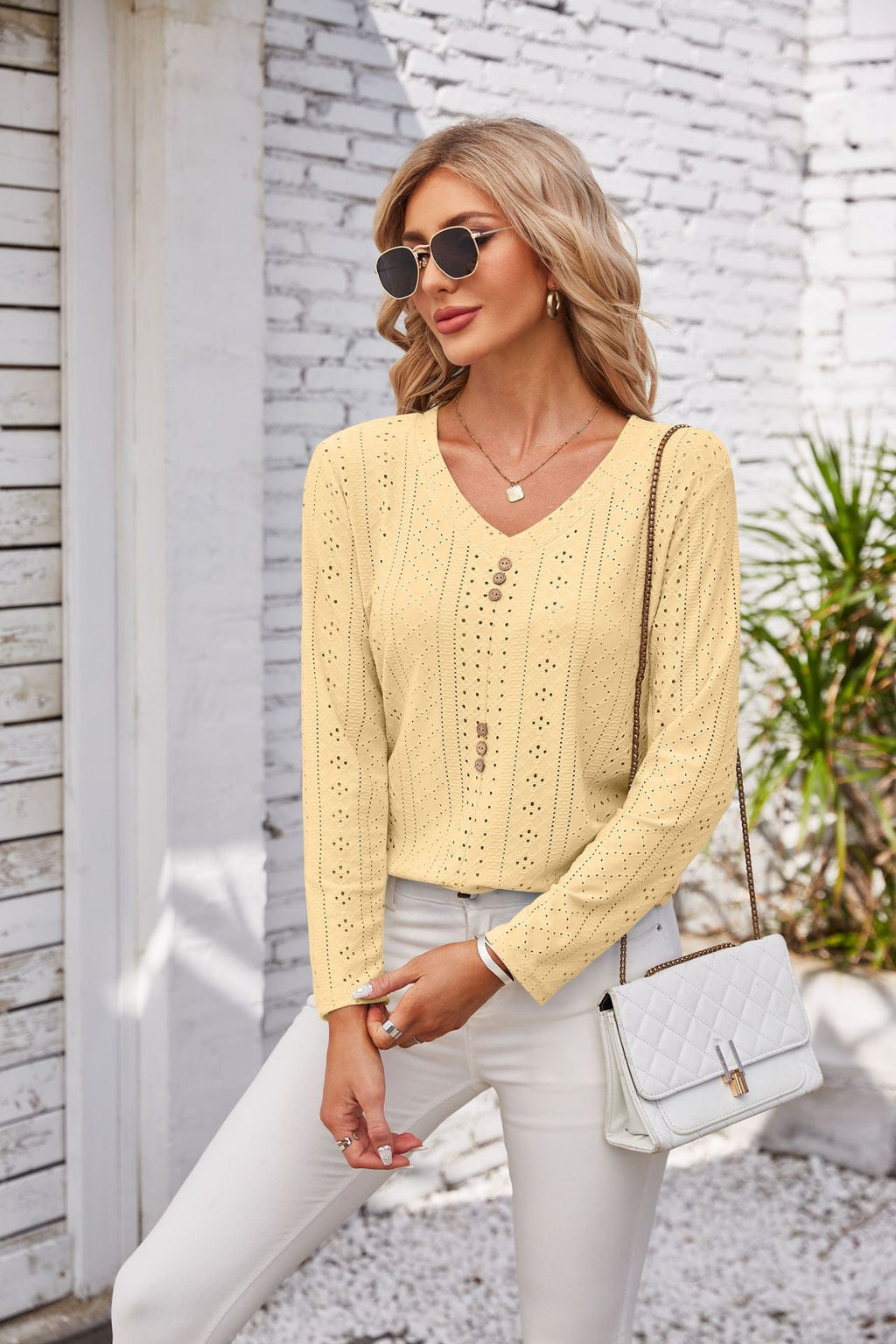 Damen luftiges Blusenshirt mit Knopfdetails