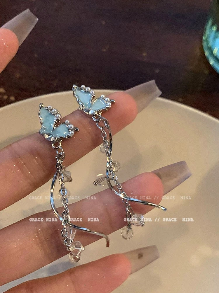 Damen Ohrringe mit filigranem Schmetterlingsdesign und funkelnden Ziersteinen Shop Nory