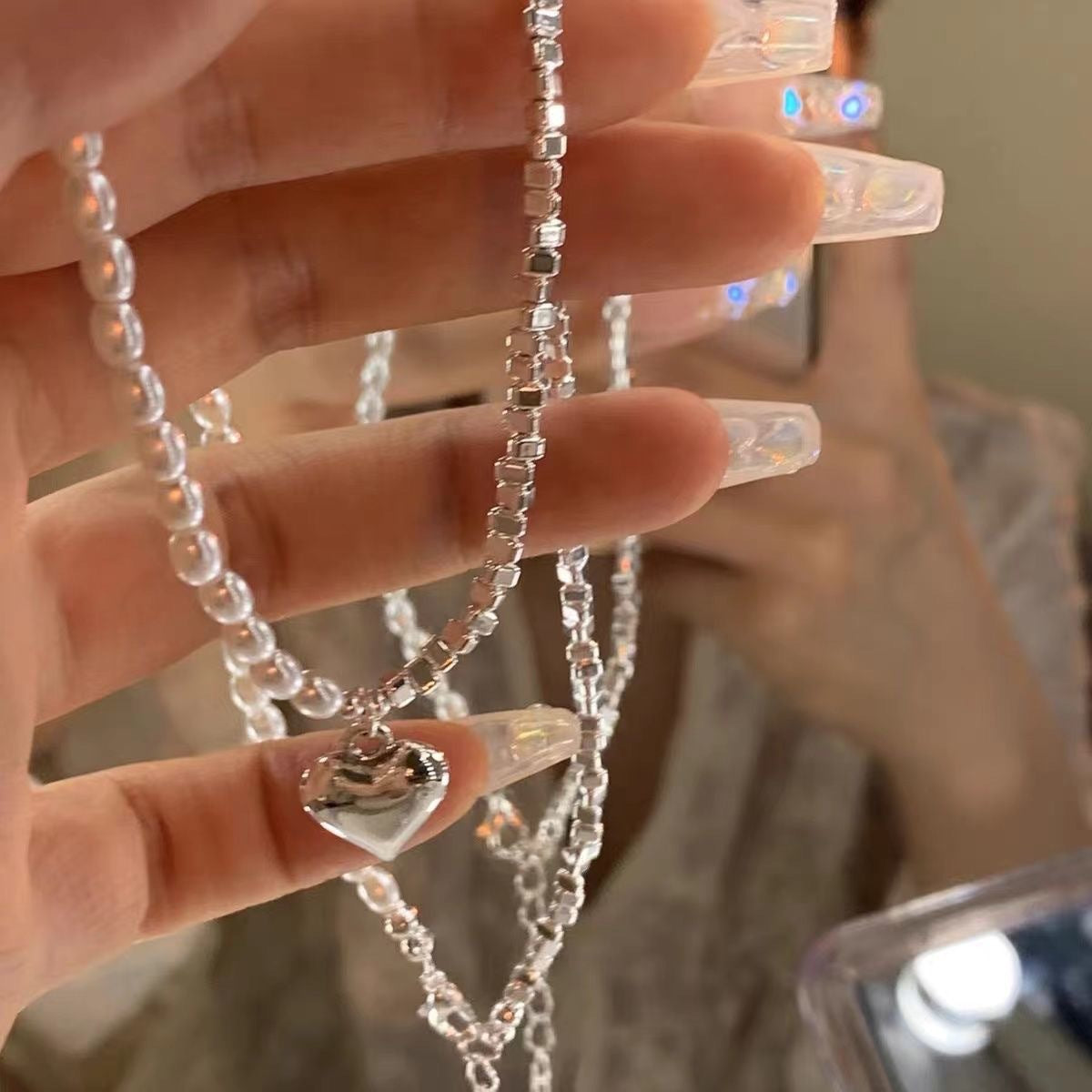 Damen Kette mit elegantem Herzanhänger und perlenschimmernden Akzenten Shop Nory