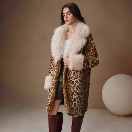 Damen Midilanger Kunstpelzmantel mit kontrastierendem Hochflor‑Schalkragen und Leopardenprint Shop Nory