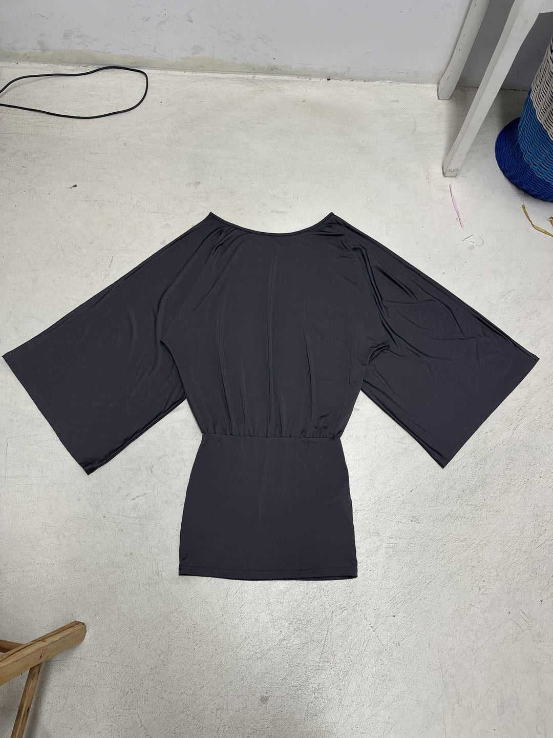 Damen nan schulterfreies Drapiertes Blouson-Top mit weitem Fledermausärmel und tailliertem Bündchen Shop Nory