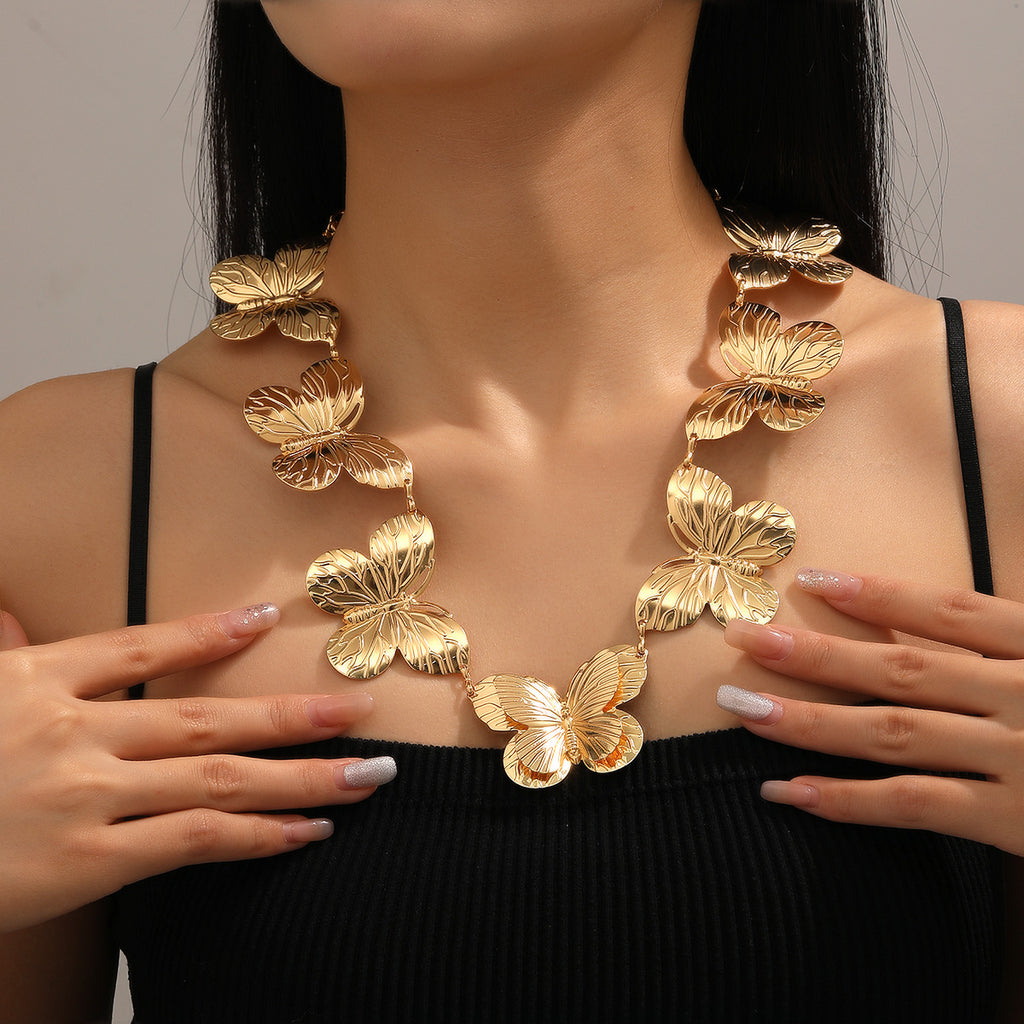 Damen Statement-Halskette mit herzförmigem Design und glänzendem Finish Shop Nory