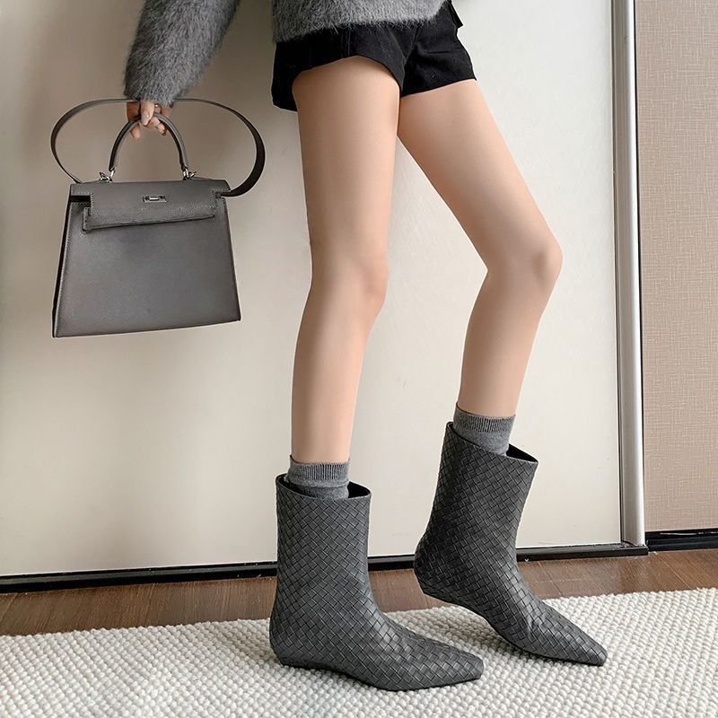 Damen Geflochtene Lederoptik-Midcalf Stiefeletten mit spitzer Zehenform und flachem Absatz Shop Nory