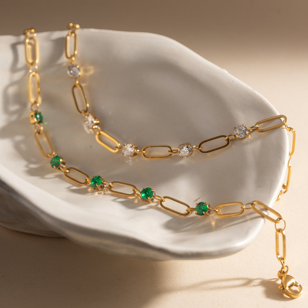 Damen Armband mit funkelnden grünen Kristallen und eleganter Edelstahlverarbeitung Shop Nory