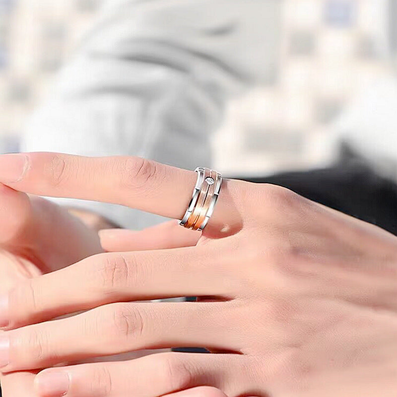 Herren Ring mit raffinierter, klarer Oberflächenstruktur und funkelndem Zirkonia Shop Nory