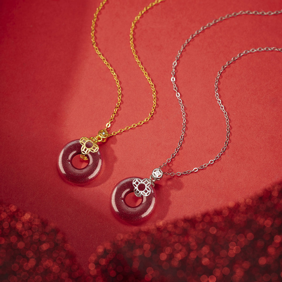 Damen Halskette mit kunstvollem Goldanhänger und elegantem Donut-Design Shop Nory