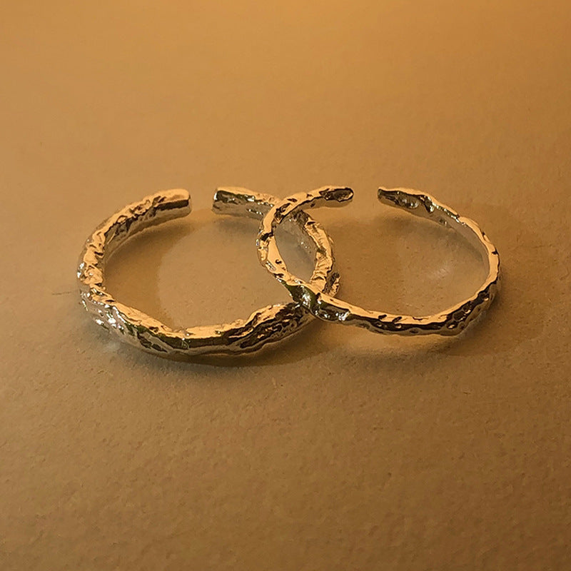 Damen eleganter und einzigartiger Ring mit schlangenartigen Details Shop Nory