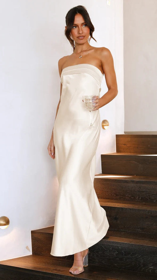 Satin hohles rückenfreies Schlauchtop-Kleid