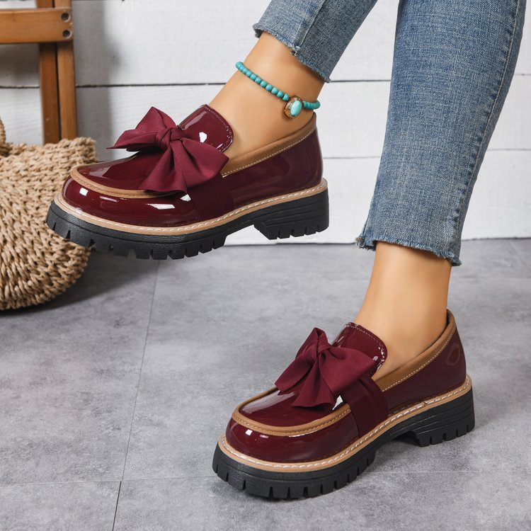 Damen Plateau-Loafer aus Lacklederoptik mit profilierter Gummisohle und Zierschleife Shop Nory