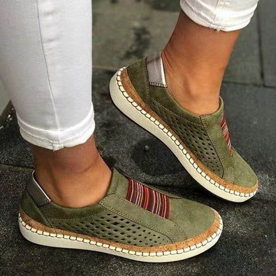 Damen perforierte Slipper-Sneaker mit Elastikeinsatz und Korkoptik-Plateau Shop Nory