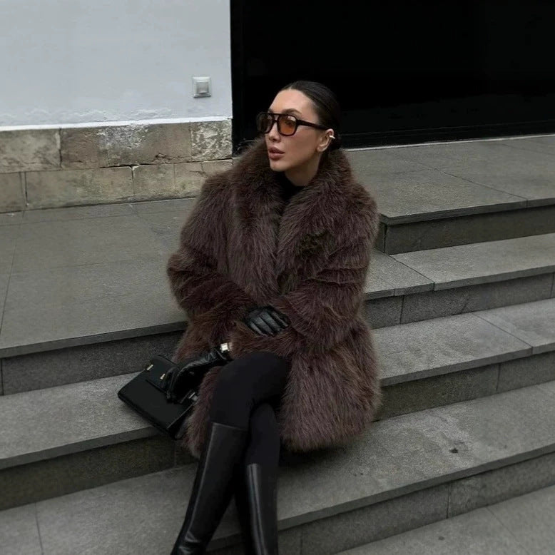 Damen Kurzmantel aus langfaserigem Shaggy-Faux-Fur mit extravoluminösem Schalkragen Shop Nory