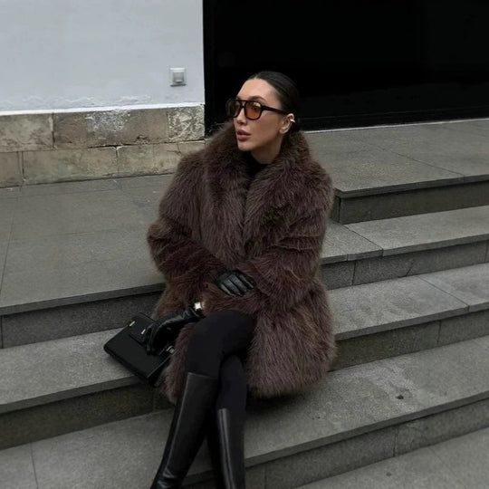 Damen Kurzmantel aus langfaserigem Shaggy-Faux-Fur mit extravoluminösem Schalkragen Shop Nory