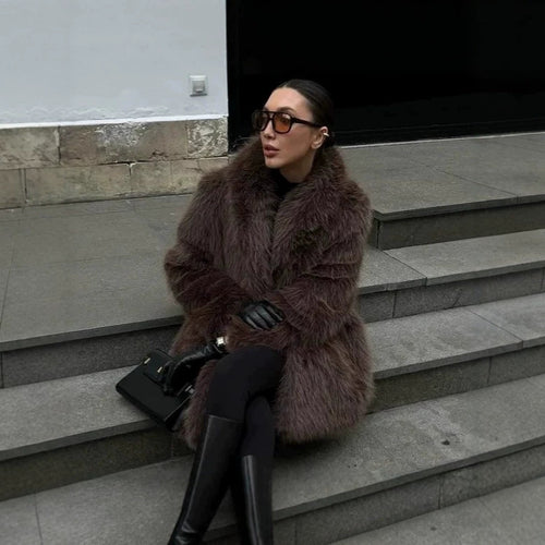 Damen Kurzmantel aus langfaserigem Shaggy-Faux-Fur mit extravoluminösem Schalkragen Shop Nory