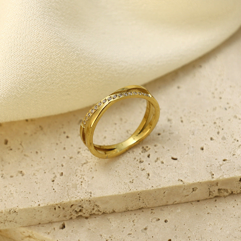 Damen zierlicher geschwungener Ring mit funkelnden Zirkonia Shop Nory