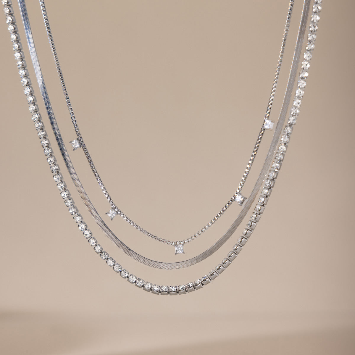Damen Halskette mit funkelnden Zirkonia und hochwertiger Edelstahlverarbeitung Shop Nory