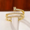 Damenring mit elegantem dreifachem Banddesign und funkelnden Kristallen Shop Nory
