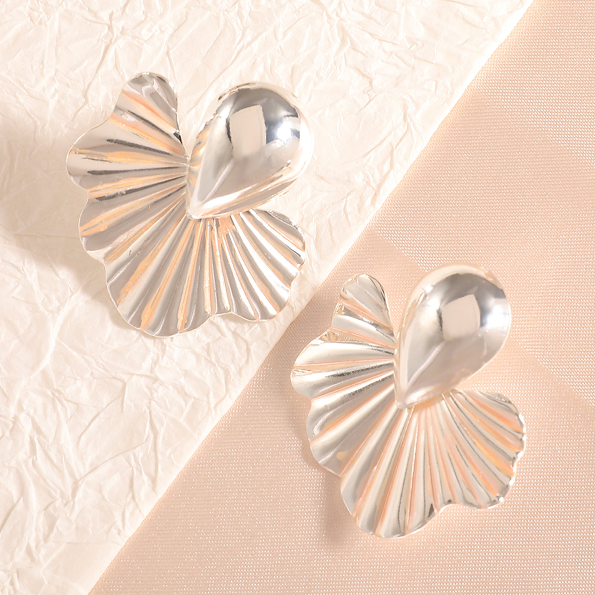 Damen Ohrringe im eleganten Blattdesign mit kunstvollen Details Shop Nory