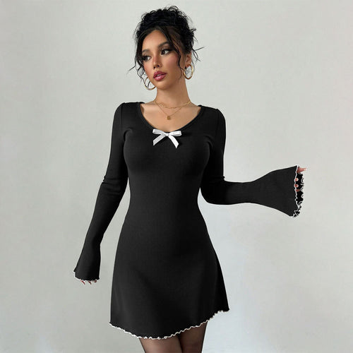 Damen geripptes Minikleid mit Trompetenärmeln, Zierschleife am Dekolleté und welligem Saum Shop Nory