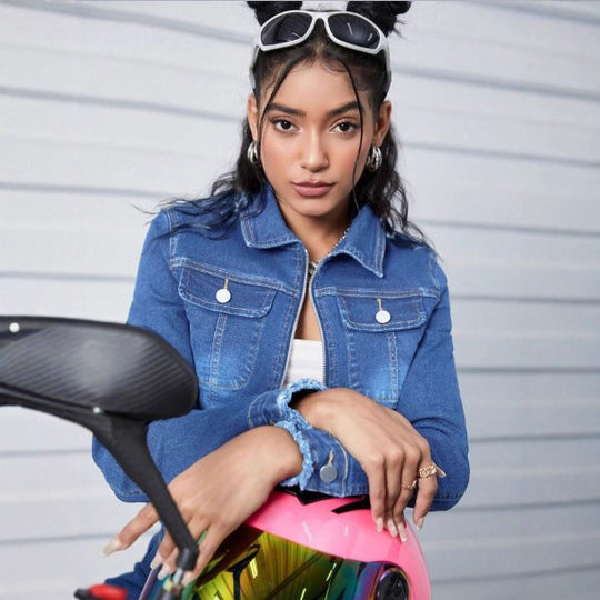 Damen kurz geschnittene taillierte Jeansjacke mit Reißverschluss und rohem Bund Shop Nory