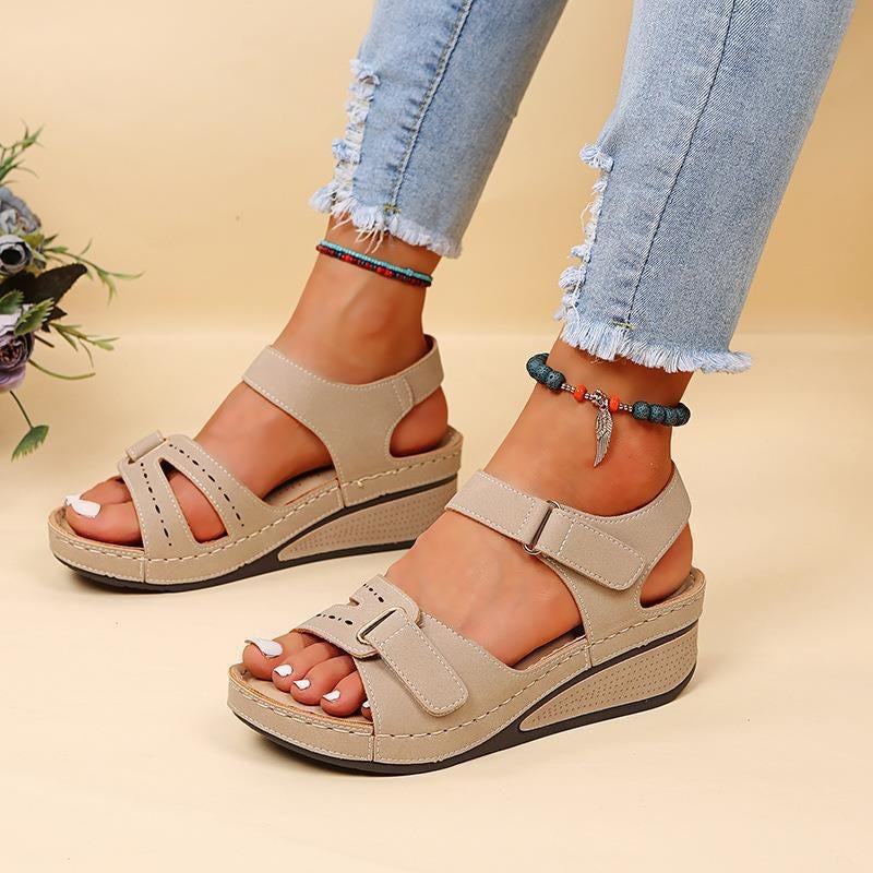 Damen komfortable Sandalen mit verstellbaren Riemen und anatomischem Fußbett