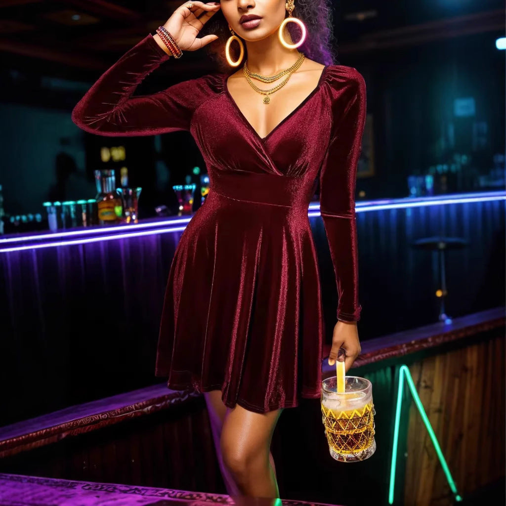 Damen Samt-Wickelkleid mit taillierter Silhouette, V-Ausschnitt und ausgestelltem Rock Shop Nory