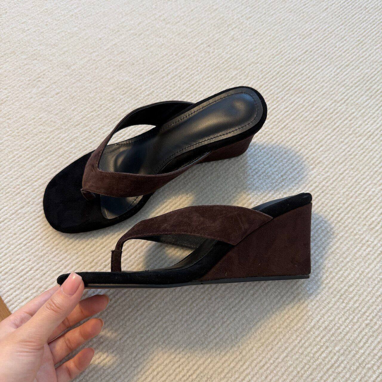 Damen Wedgesandalen mit komfortablem Fußbett und modischem Design