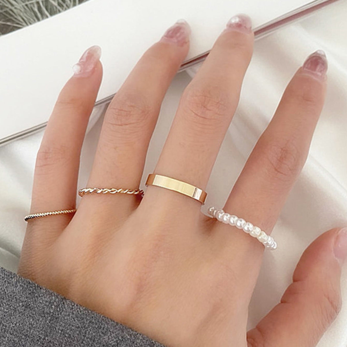 Damen Ring-Set mit kunstvollen Designs und eleganten Zirkonia-Details Shop Nory