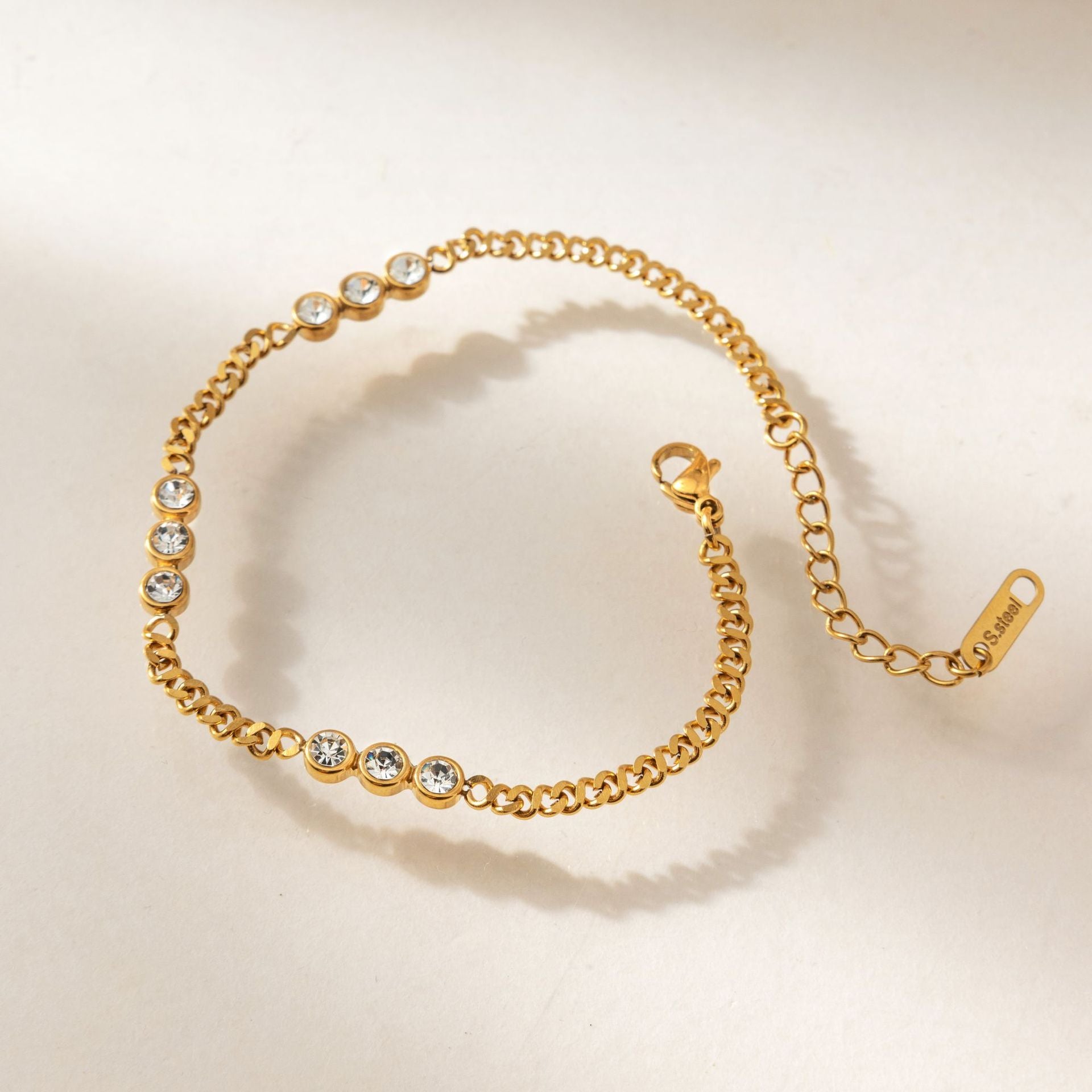 Damen Armband aus hypoallergenem Edelstahl mit edlen Kristallakzenten Shop Nory