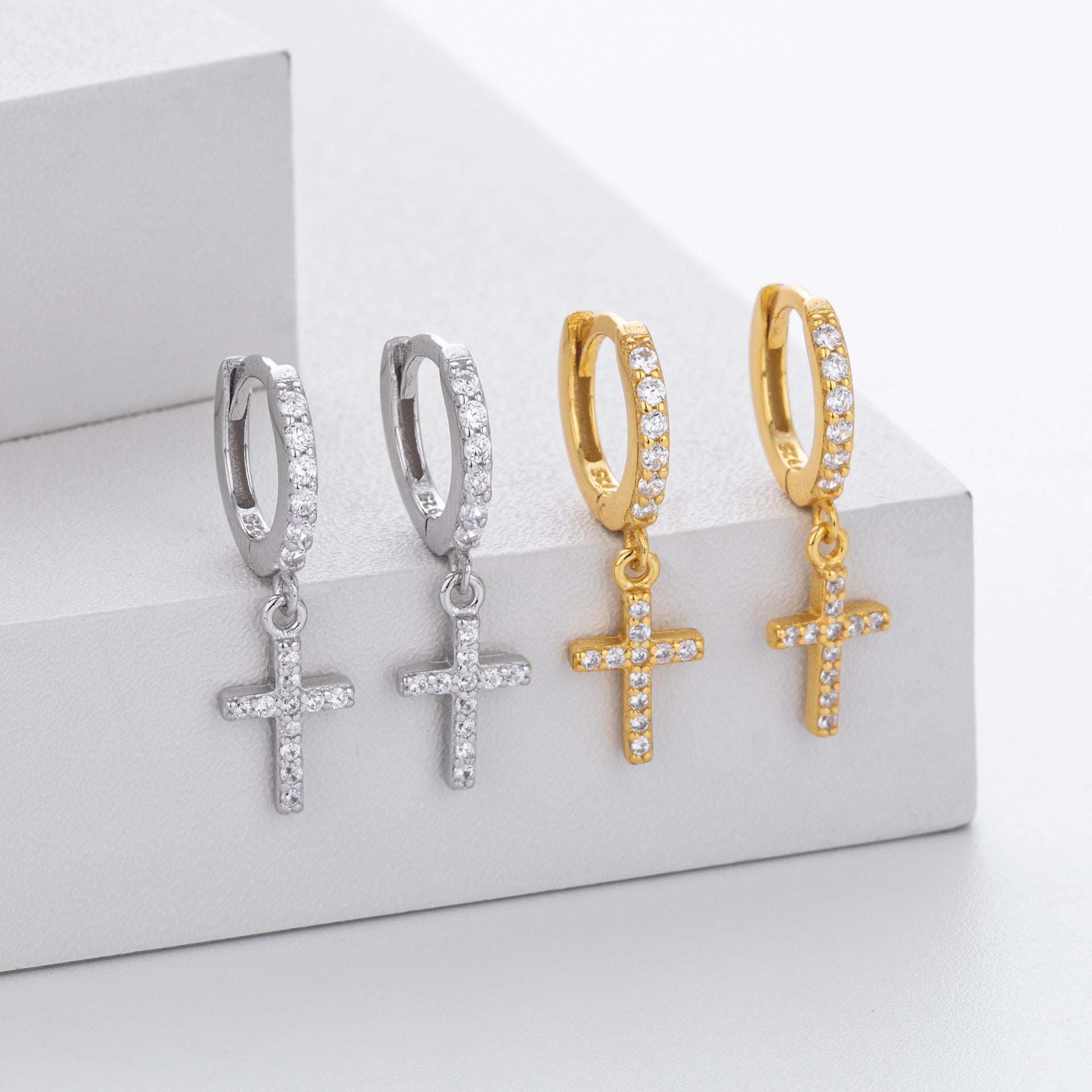 Damen Ohrhänger mit funkelndem Kreuzanhänger aus hochwertigem 925 Sterling Silber Shop Nory