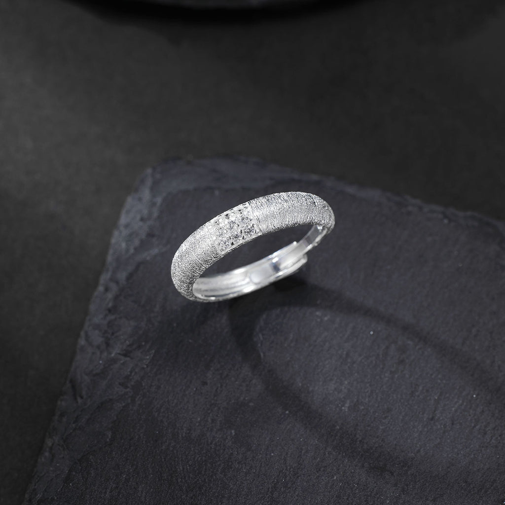 Damen Ring mit strukturiertem Design und funkelnden Zirkonia Shop Nory