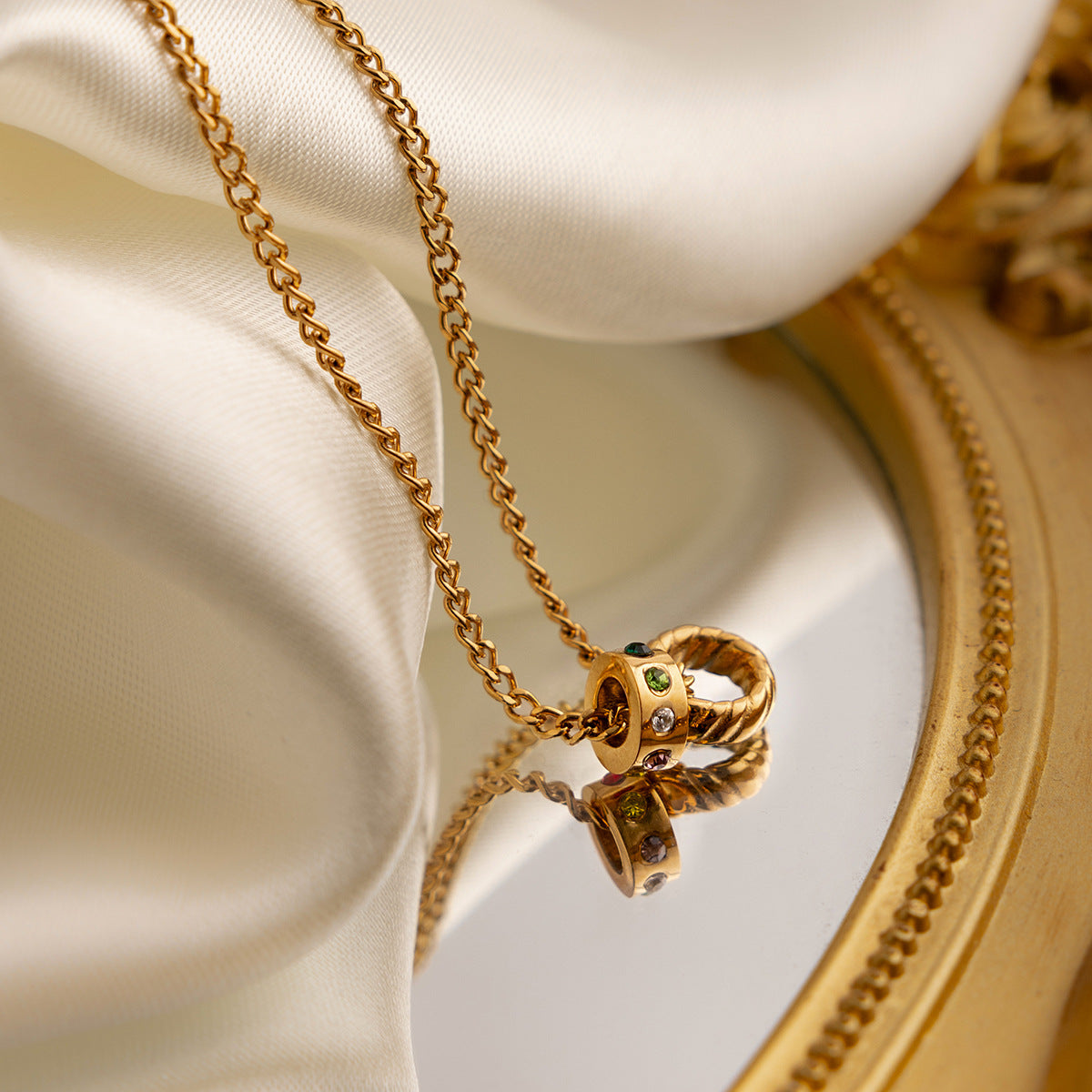 Damen Halskette mit funkelndem Zirkonia-Anhänger und eleganter Gliederkette Shop Nory