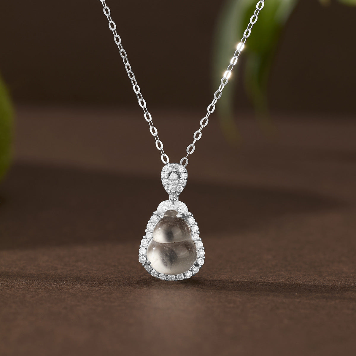 Damen elegante Halskette mit tropfenförmigem Anhänger und funkelnden Zirkonia Shop Nory