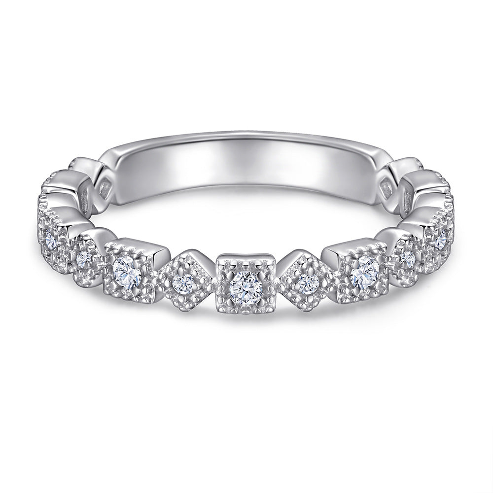 Damen Ring mit funkelnden Zirkonia-Steinen und elegantem Design Shop Nory